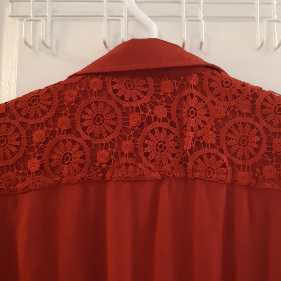 Button up long sleeve shirt. - Picture 4 of 5